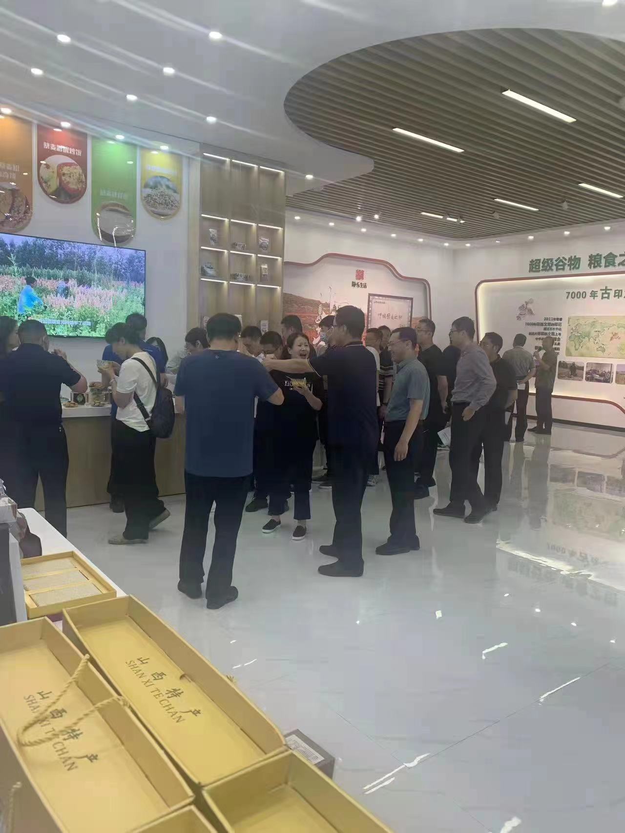 国家部委机关领导干部来藜麦产业园区观摩学习